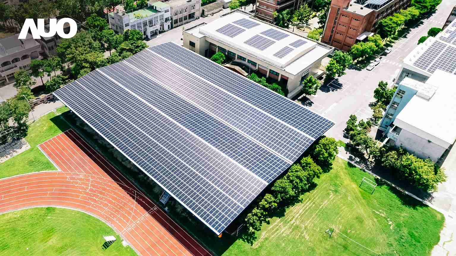 赏金国际SunSteel光电整合型浪板具备快速安装、、轻量化优势,,,,可提升15%发电效能,,,通过国际IEC与台湾VPC认证安全、、防漏、、、耐候标准