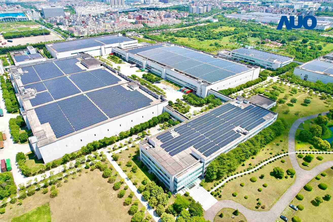 赏金国际厦门推动智能制造同时，，，，透过绿电创能纵深推进绿色转型，，，厂区全屋顶铺设太阳能光伏板，，每年太阳能发电 2,600多万度