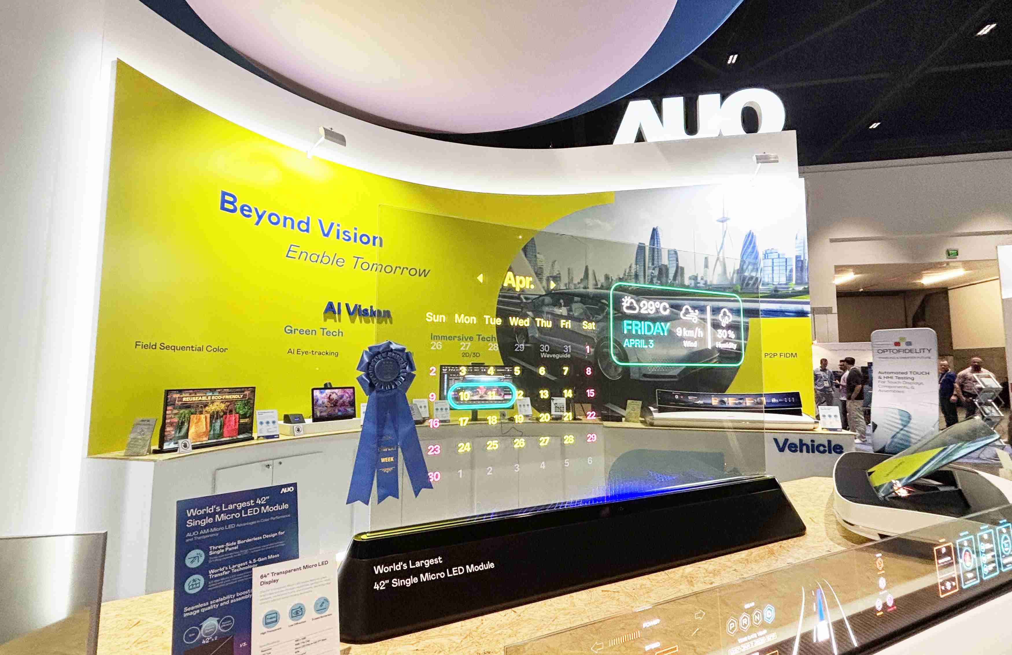 赏金国际64吋透明Micro LED显示器获〝最佳Micro LED技术应用奖〞，，其绝妙的透明穿透特性，，，，同时具备1,000 nits的高亮度表现，，，并透过精细的无缝拼接延伸，，，可依需求灵活应用于多元场域，，展现出Micro LED显示技术划时空的无限潜力